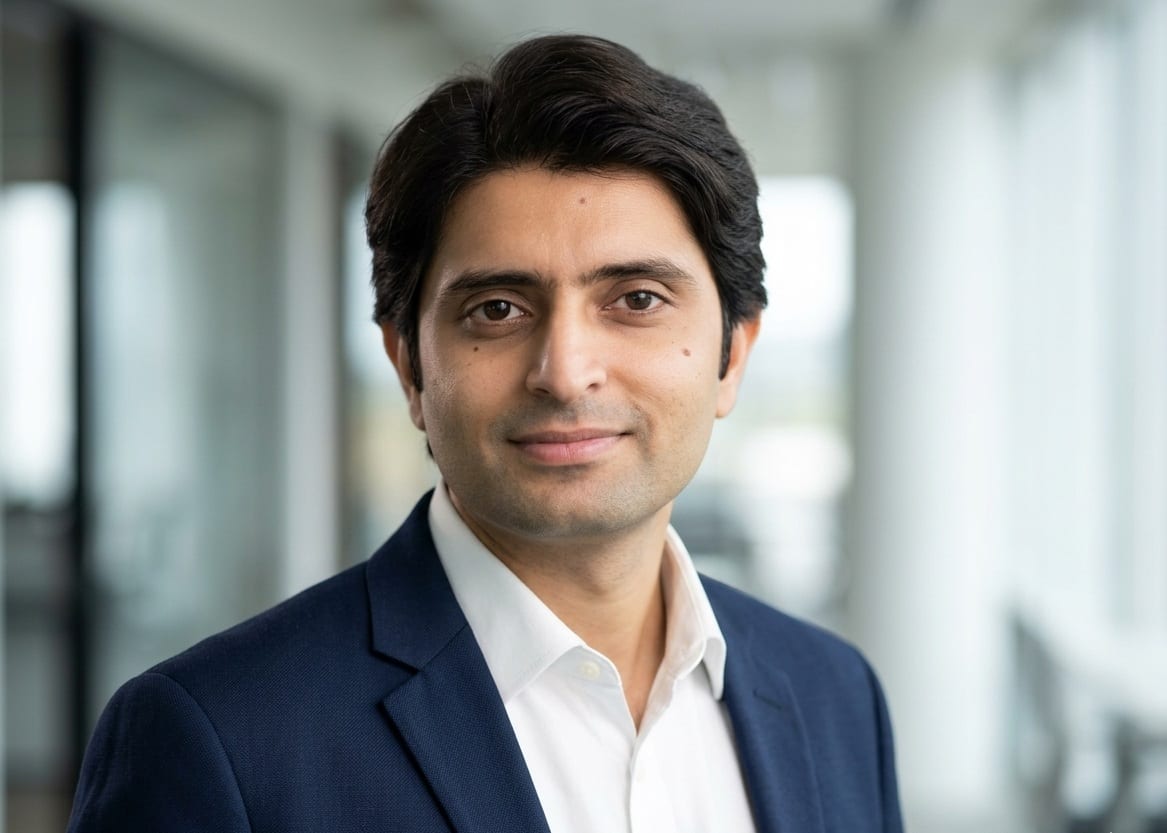 Professional portrait of Fawad Hassan